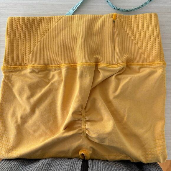 Gymshark Vital Rise Seamless Leggings Size Medium Yellow Marl High Rise Ruched - Picture 10 of 12